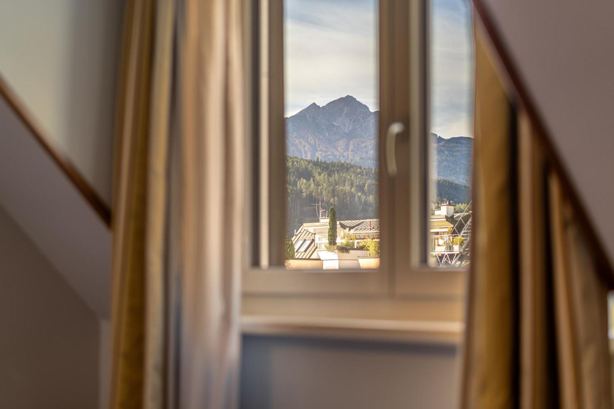 Hotel Neue Post I Self Check-In อินส์บรุค ภายนอก รูปภาพ