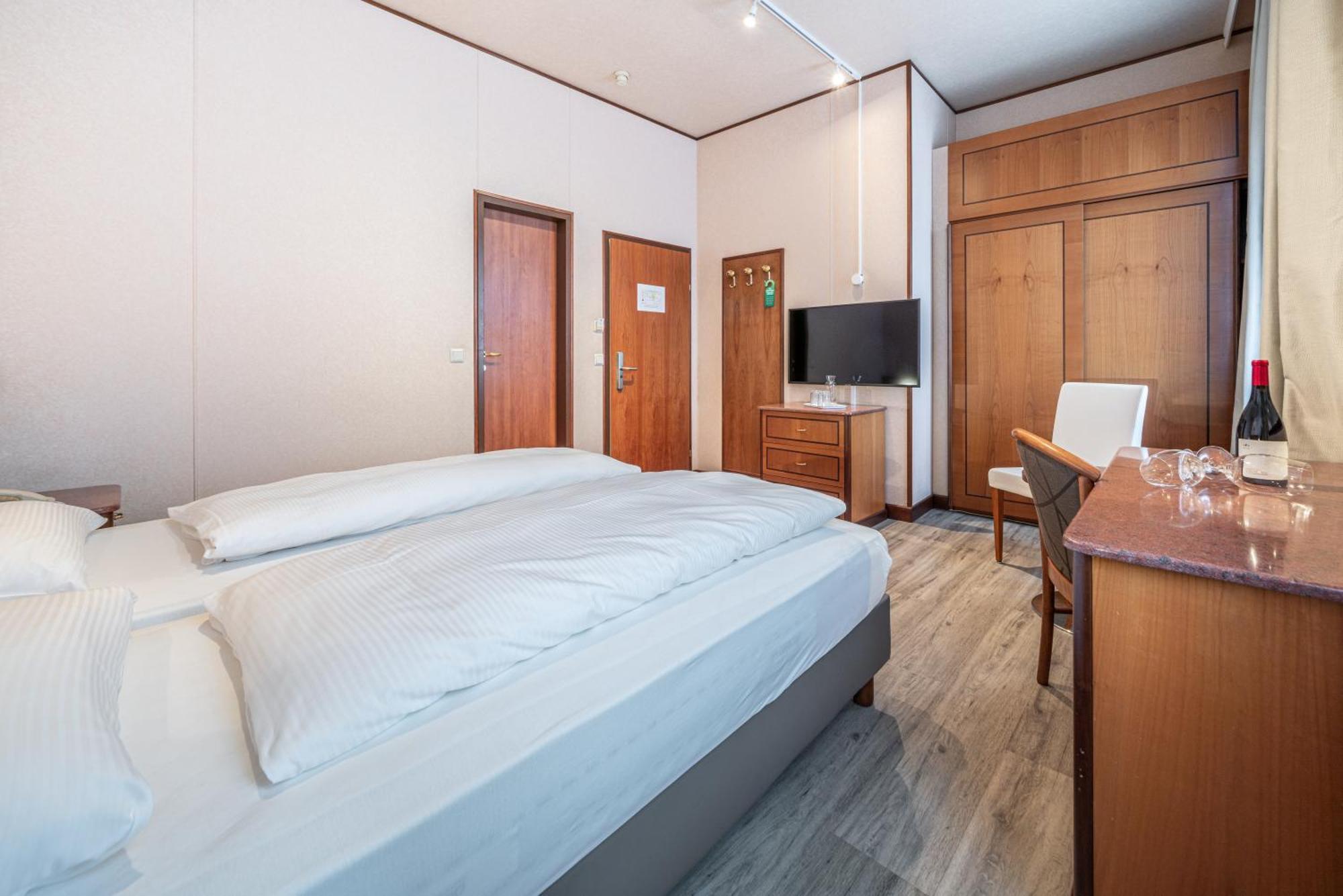 Hotel Neue Post I Self Check-In อินส์บรุค ภายนอก รูปภาพ